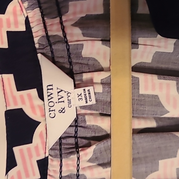 Crown & Ivy Blouse - Picture 2 of 2